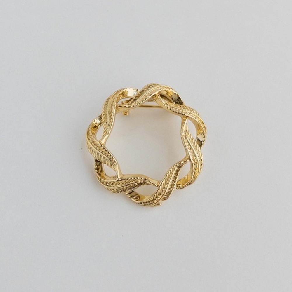 Vintage Gerry's Brooch Pin Olive Round Circle Leaf Wreath Gold Tone Textured